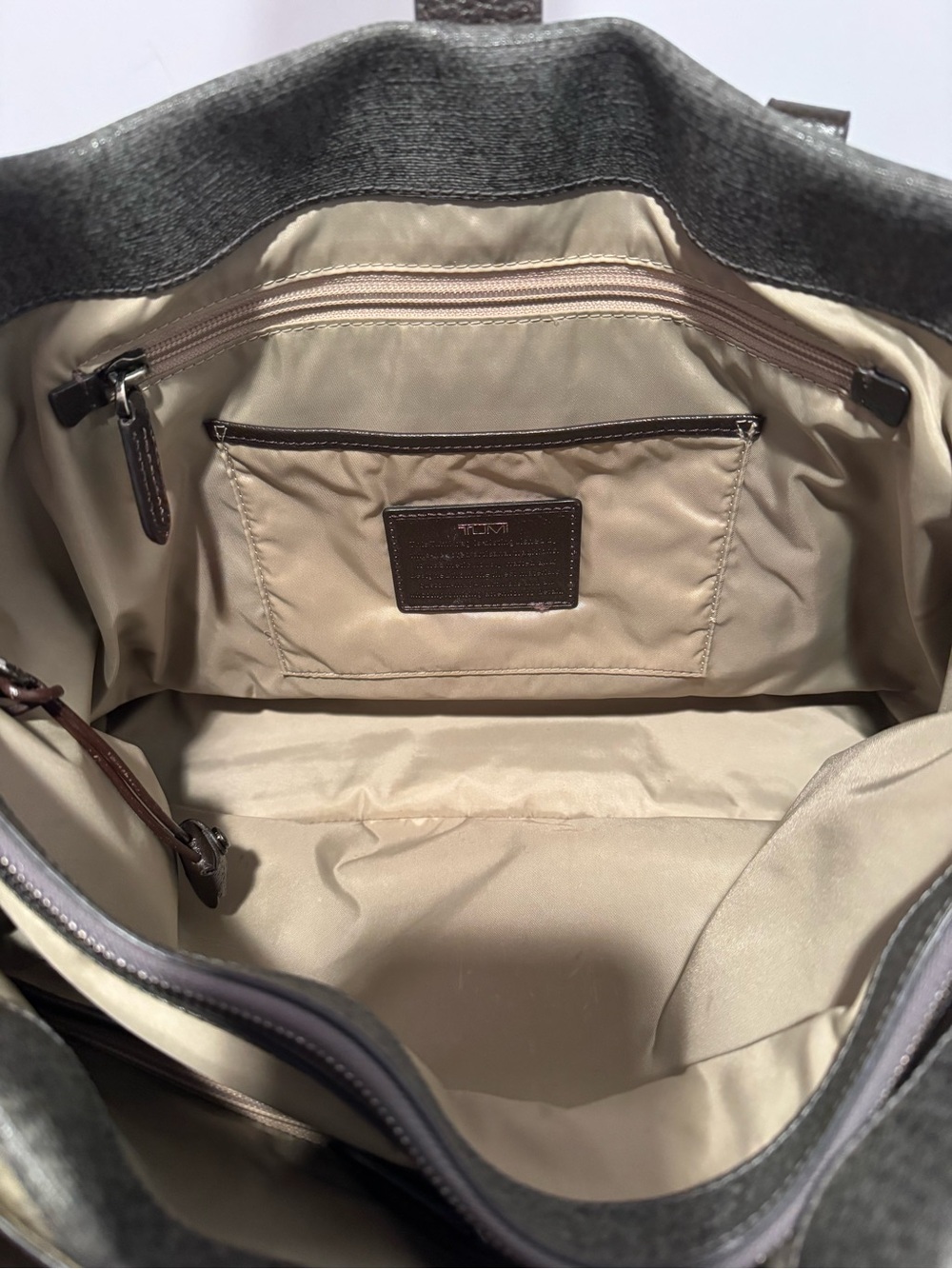 Tumi Lockable Villa Turin Shopper Laptop Travel Bag Tote - Picture 9 of 13